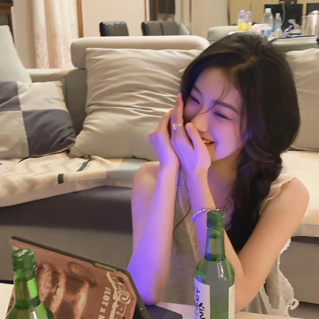 当红男星深夜密会神秘女子，连续多日内幕曝光，好友出面澄清